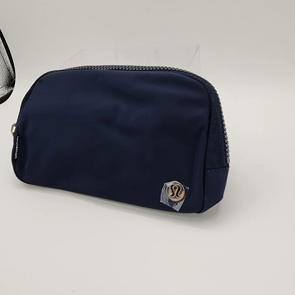 Lululemon x Peloton Everywhere Belt Bag 1L True Navy Adjustable Strap NEW w/ Tag - Picture 3 of 15